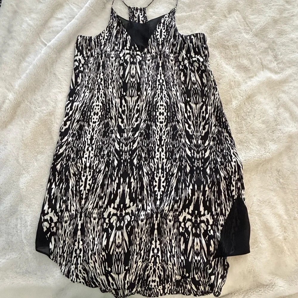 Trouvé top. Sleeveless. Spaghetti straps. Size S. Black and white. Tunic style.